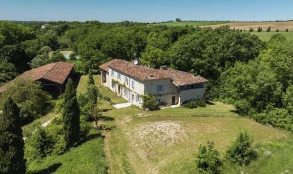 Château historique avec piscine sculptée, lacs, installations équestres, 158 hectares et une vue imprenable dans le Gers, dans le sud-ouest de la France