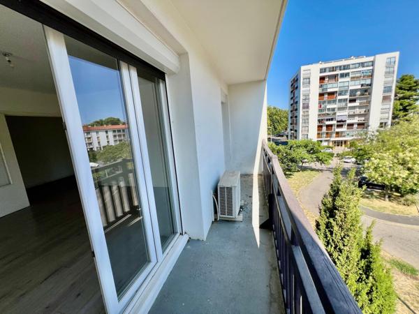 Moulin à Vent, Appartement rénové de type T3/4 84 m2 (balcon filant, ascenseur, cave)