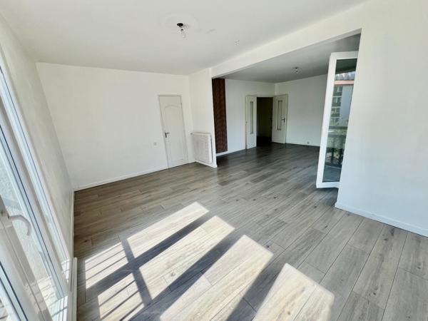 Moulin à Vent, Appartement rénové de type T3/4 84 m2 (balcon filant, ascenseur, cave)