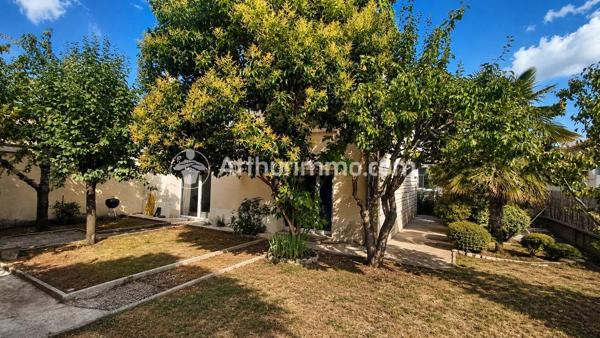 Vente                                                      Maison
                        
                     5 pièces                      123 m2                     à Périgueux