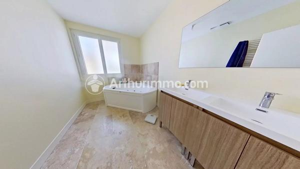 Vente                                                      Maison
                        
                     5 pièces                      123 m2                     à Périgueux