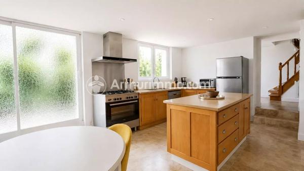 Vente                                                      Maison
                        
                     5 pièces                      123 m2                     à Périgueux
