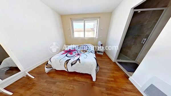 Vente                                                      Maison
                        
                     5 pièces                      123 m2                     à Périgueux