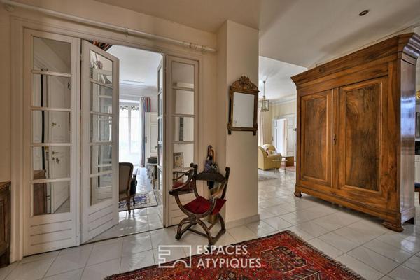 Élégant appartement Haussmannien avec ascenseur et terrasse couverte