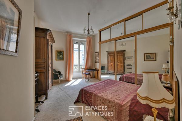 Élégant appartement Haussmannien avec ascenseur et terrasse couverte