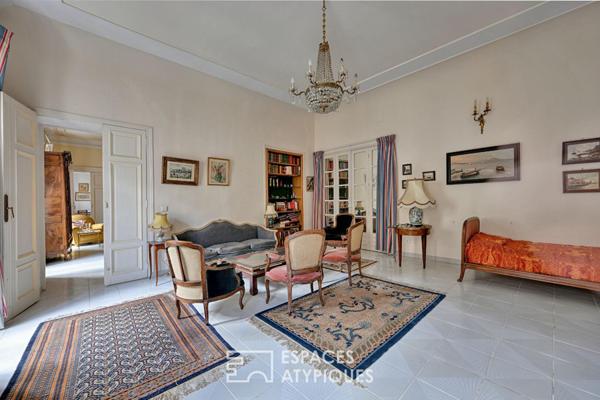 Élégant appartement Haussmannien avec ascenseur et terrasse couverte