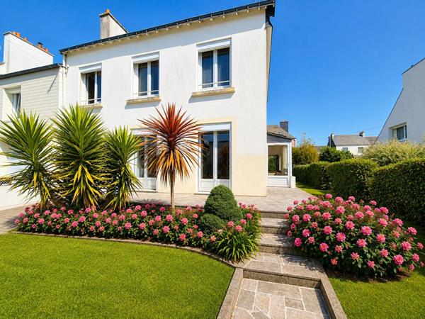 MAISON DE 82 m2 AVEC VÉRANDA CHAUFFÉE de 17 m2 - JARDIN - GARAGE AMÉNAGEABLE - IMPASSE  TRES CALME