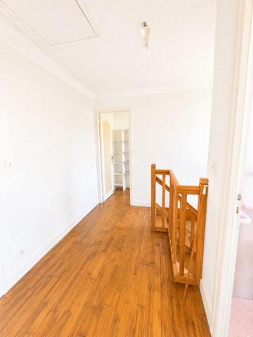 MAISON DE 82 m2 AVEC VÉRANDA CHAUFFÉE de 17 m2 - JARDIN - GARAGE AMÉNAGEABLE - IMPASSE  TRES CALME