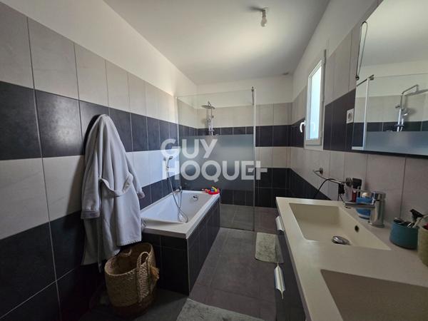 Maison à vendre à Laudun l'Ardoise - 5 pièces, 120 m², terrain 556 m²