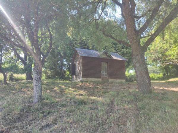 Terrain de loisirs avec son plan d'eau