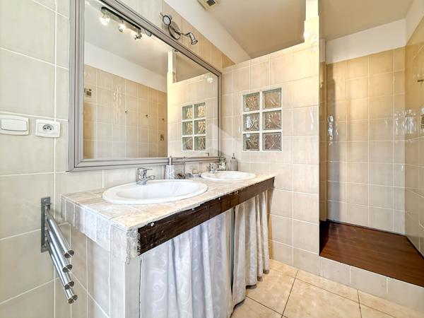Maison Bouc Bel Air 6 pièces 175.93 m2