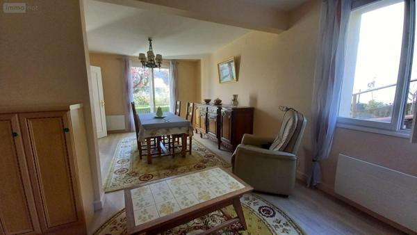 Maison à vendre à Vic-sur-Cère dans le Cantal (15800), ref : MG/2463