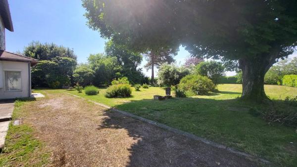 Grande maison ancienne de 213 m² avec dépendance et parc arboré