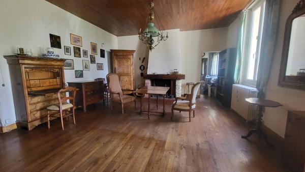 Grande maison ancienne de 213 m² avec dépendance et parc arboré