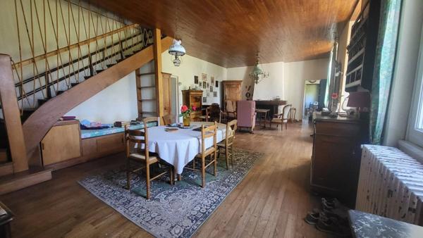 Grande maison ancienne de 213 m² avec dépendance et parc arboré