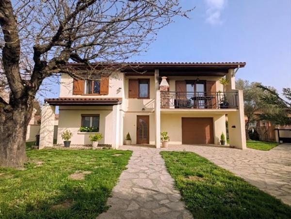 Maison de 130 m2 avec 4 chambres, garage, sur terrain de 579 m²