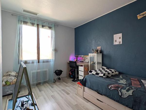 Maison de 130 m2 avec 4 chambres, garage, sur terrain de 579 m²