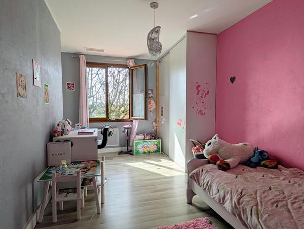 Maison de 130 m2 avec 4 chambres, garage, sur terrain de 579 m²