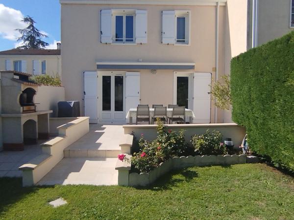 Maison Saintes 4 pièce(s) 110 m2 Quartier REVOUVRANCE