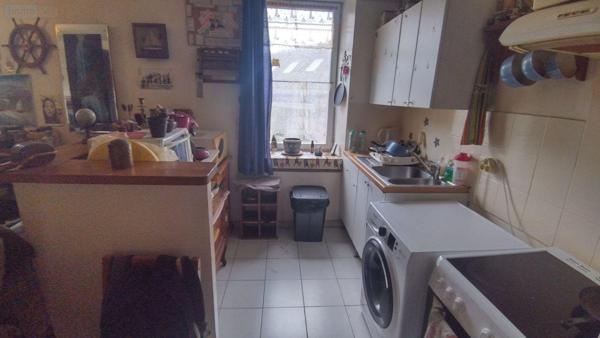 Local mixte (Pro/Hab) à vendre à Lanmeur dans le Finistère (29620), ref : iMML   
Centre ville
