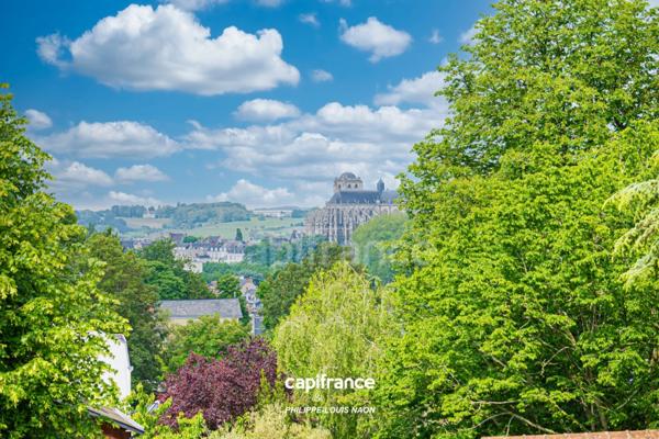 EXCEPTIONNEL : Bâtisse du 20ème Siècle de 300 m² environ