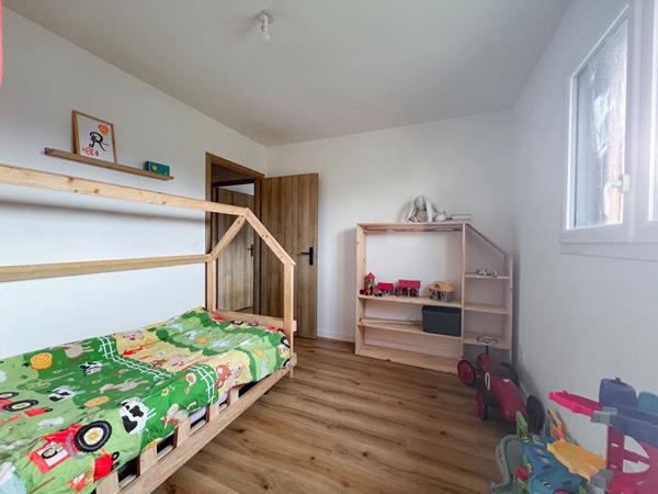 Maison totalement de plain pied à Tiercé - 4 chambres - 150 m2- jardin