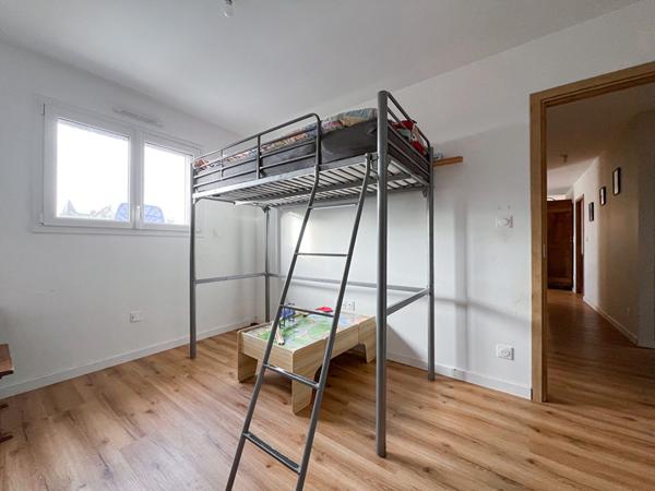 Maison totalement de plain pied à Tiercé - 4 chambres - 150 m2- jardin