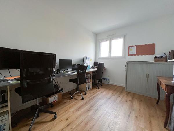 Maison totalement de plain pied à Tiercé - 4 chambres - 150 m2- jardin