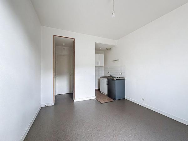 A vendre coeur de Doutre, Boulevard Descazeaux, appartement type 2, petite copropriété, chauffage individuel, faibles charges.