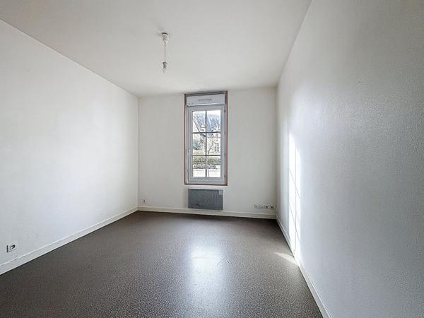 A vendre coeur de Doutre, Boulevard Descazeaux, appartement type 2, petite copropriété, chauffage individuel, faibles charges.