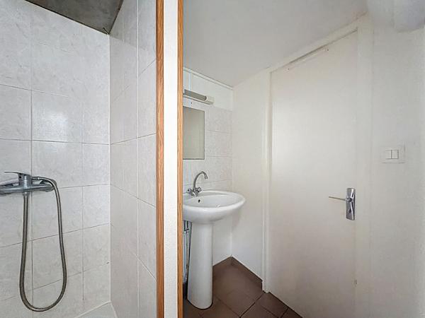 A vendre coeur de Doutre, Boulevard Descazeaux, appartement type 2, petite copropriété, chauffage individuel, faibles charges.