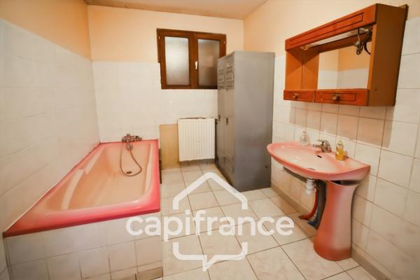 Ancienne ferme bressane, 3 chambres avec grand terrain et dépendances – Au calme, proche de Lons-le-Saunier (39000)