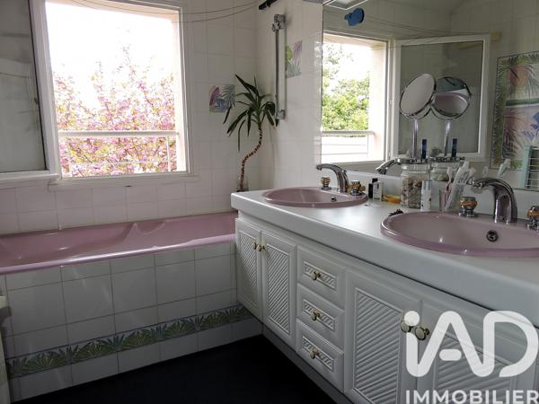 Maison à vendre 7 pièces 144,87 m² Voisins-le-Bretonneux