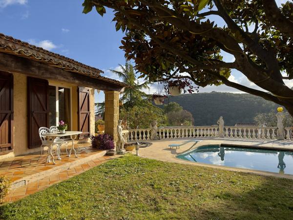 MAISON PROVENÇALE DE PLAIN PIED AU CALME ABSOLU