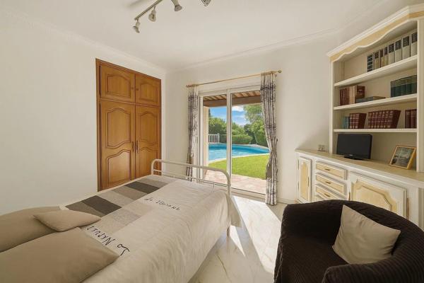 MAISON PROVENÇALE DE PLAIN PIED AU CALME ABSOLU