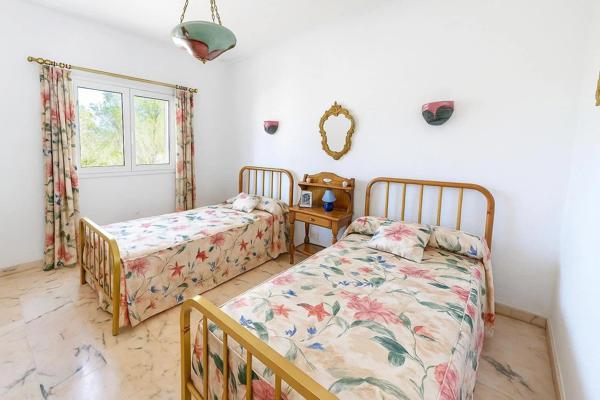 MAISON PROVENÇALE DE PLAIN PIED AU CALME ABSOLU