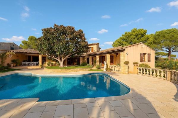 MAISON PROVENÇALE DE PLAIN PIED AU CALME ABSOLU