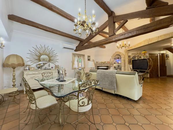 MAISON PROVENÇALE DE PLAIN PIED AU CALME ABSOLU