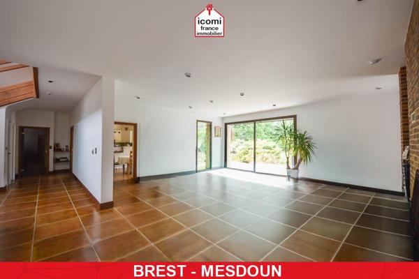 A VENDRE MAISON D’ARCHITECTE DE 248 M² – 5 CHAMBRES - JARDIN SANS VIS-VIS DE 2300 M² - GARAGE DE 41 M² - CHAUFFAGE AU SOL - VMC DOUBLE FLUX- DPE C