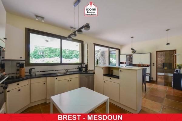A VENDRE MAISON D’ARCHITECTE DE 248 M² – 5 CHAMBRES - JARDIN SANS VIS-VIS DE 2300 M² - GARAGE DE 41 M² - CHAUFFAGE AU SOL - VMC DOUBLE FLUX- DPE C