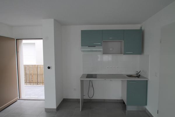 A louer VILLENAVE D'ORNON (33), appartement T2 de 45 m² avec terrasse de 7 m²