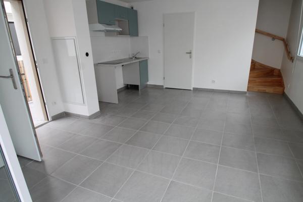 A louer VILLENAVE D'ORNON (33), appartement T2 de 45 m² avec terrasse de 7 m²