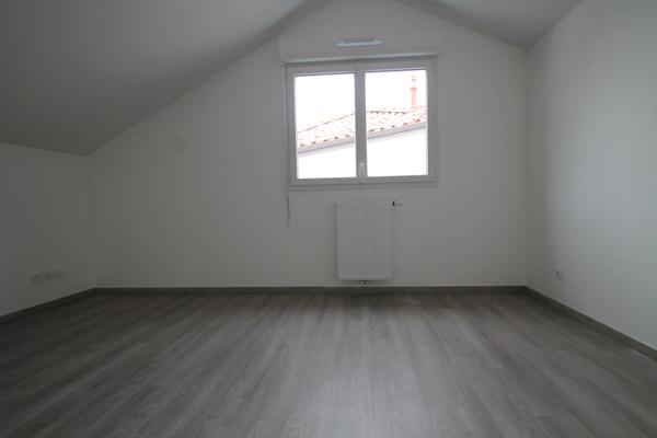 A louer VILLENAVE D'ORNON (33), appartement T2 de 45 m² avec terrasse de 7 m²
