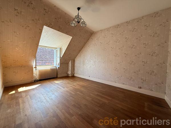 Vente Maison118,22 m² - 7 Pièces - SAINT AMAND MONTROND (18200)