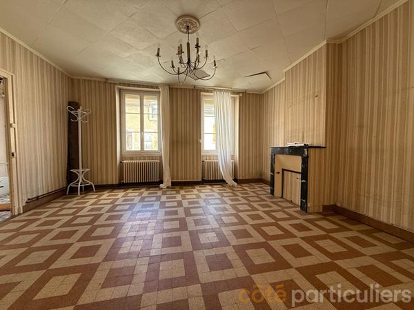 Vente Maison118,22 m² - 7 Pièces - SAINT AMAND MONTROND (18200)