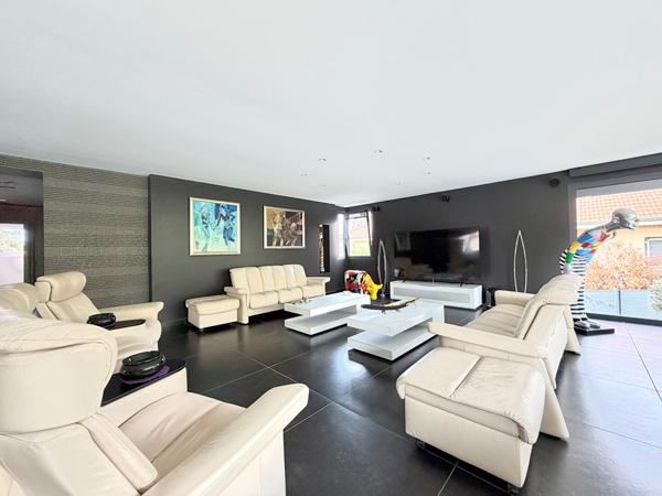 Villa contemporaine d'exception de 300 m² à Sorbiers