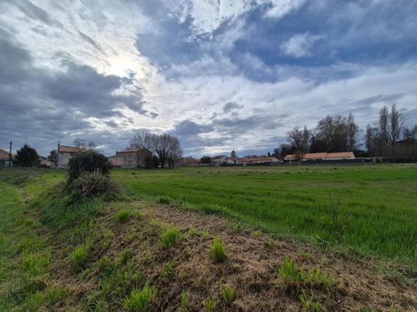 Terrain de 1203m² à 42105€ HAI, FRONTENAY ROHAN ROHAN (79)