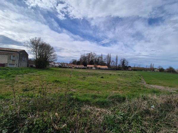 Terrain de 1203m² à 42105€ HAI, FRONTENAY ROHAN ROHAN (79)