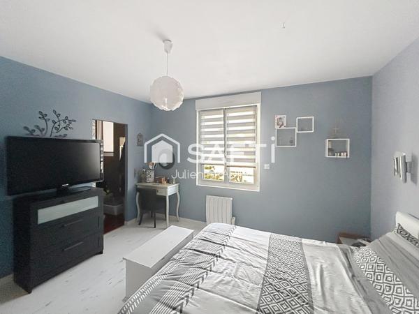 Rare sur le marché ! Maison 4 chambres avec un plateau de 150 m² exploitable en rez-de chaussée !