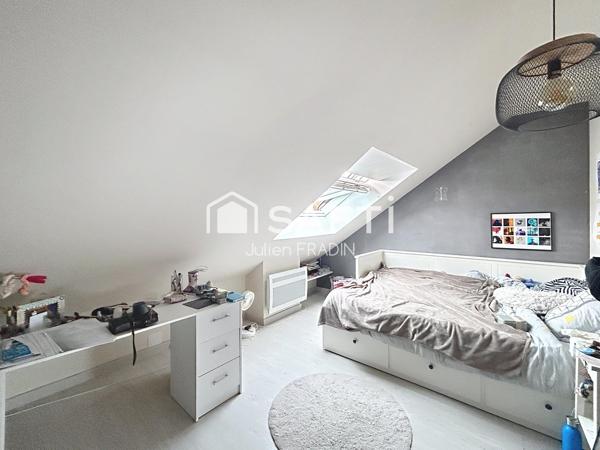 Rare sur le marché ! Maison 4 chambres avec un plateau de 150 m² exploitable en rez-de chaussée !